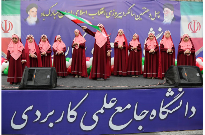 برپایی پردیس فرهنگی و هنری دانشگاه جامع علمی کاربردی در مسیر راهپیمایی یوم الله ۲۲ بهمن برپایی پردیس فرهنگی و هنری دانشگاه جامع علمی کاربردی در مسیر راهپیمایی یوم الله ۲۲ بهمن